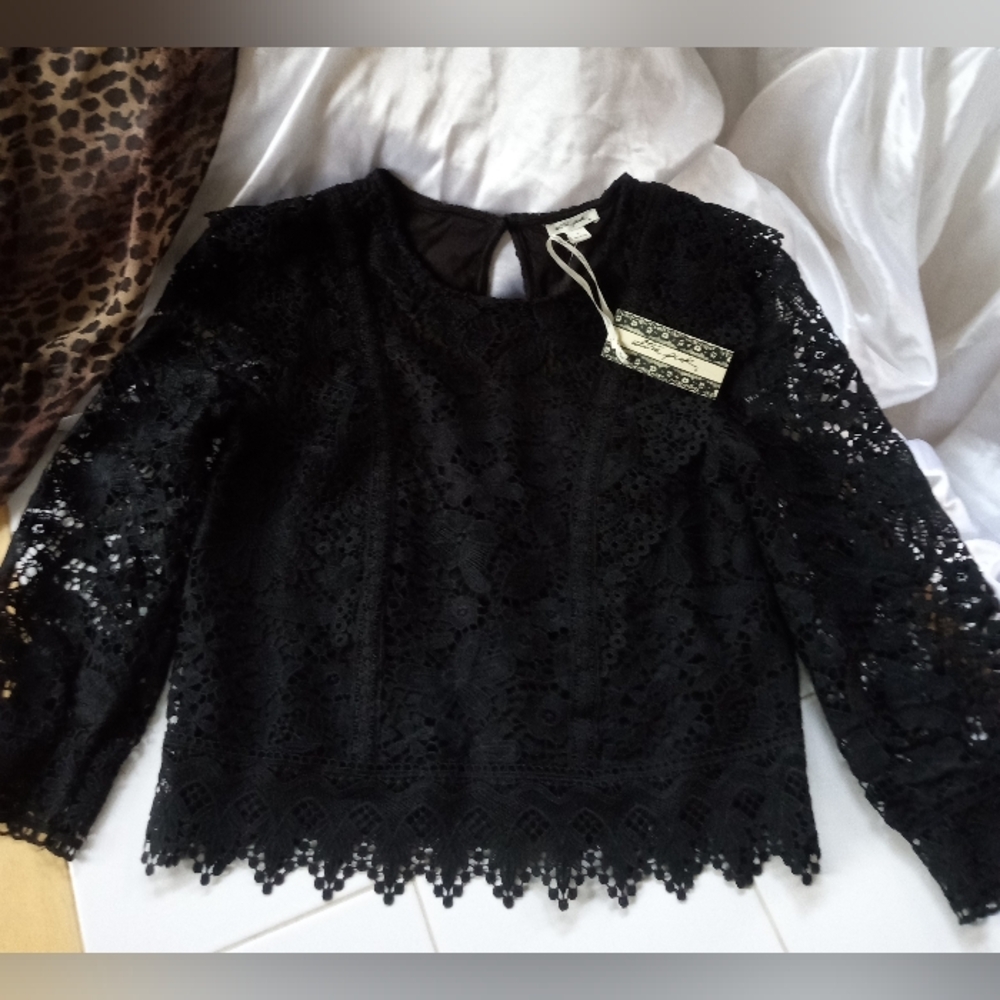Ultra Pink Elegant Black Crochet Blouse - Picture 3 of 8